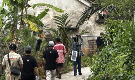 Ganjar Muda Padjajaran membangun fasilitas penerangan jalan umum (PJU) yang berada di Kelurahan Jayaratu, Kecamatan Sariwangi, Kabupaten Tasikmalaya, Jawa Barat.