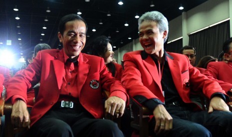 Ganjar Pranowo (kanan) bersama Presiden Jokowi (kiri)