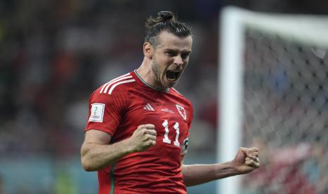  Gareth Bale dari Wales merayakan setelah mencetak gol pertama timnya selama Piala Dunia, pertandingan sepak bola grup B antara Amerika Serikat dan Wales, di Stadion Ahmad Bin Ali di Doha, Qatar,  Selasa (22/11/2022) dini hari WIB.