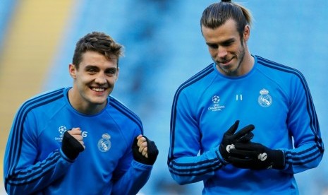 Gareth Bale (kanan)