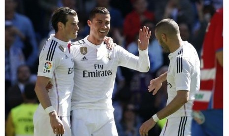 Gareth Bale (kiri), Cristiano Ronaldo (tengah), dan Karim Benzema.