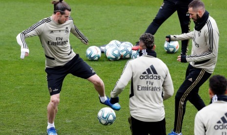 Gareth Bale (Kiri) dalam latihan Real Madrid (ilustrasi).