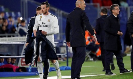 Gareth Bale (kiri) dan Pelatih Real Madrid Zinedine Zidane (kanan).