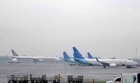 Garuda planes park at Soekarno Hatta Airport. (illustration)