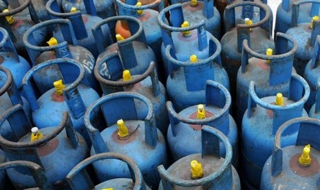 Gas cylinders (illustration)