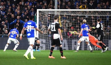 Gawang Sampdoria kebobolan pada laga Sampdoria vs Juventus di Stadion Luigi Ferraris, Genoa, Kamis Dini Hari.