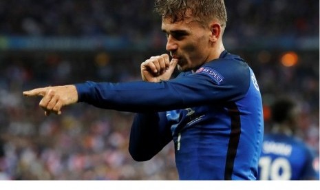 Gaya Antoine Griezmann yang mencetak gol keempat Prancis.