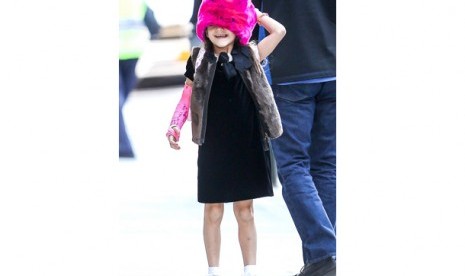 Gaya fashion Suri Cruise