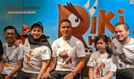 Ge Pamungkas (kedua dari kiri) terlibat dalam film animasi Riki Rhino.