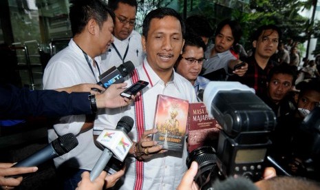 Gede Pasek Suardika mendatang Gedung KPK untuk menjengkuk Anas