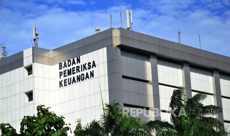 Gedung Badan Pemeriksa Keuangan. Badan Pemeriksa Keuangan (BPK) menemukan beberapa permasalahan kinerja atas penanganan pandemi COVID-19 bidang kesehatan oleh sejumlah pemerintah daerah di tingkat Provinsi Sulawesi Tengah (Sulteng), Kota Palu dan Kabupaten Sigi sepanjang tahun 2020.