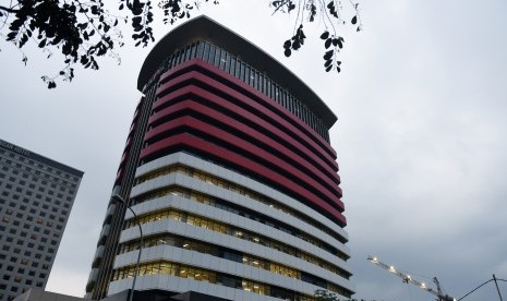 Gedung baru Komisi Pemberantasan Korupsi (KPK) yang masih dalam pengerjaan berdiri megah di Jalan HR Rasuna Said Kav C1, Kuningan, Jakarta, Senin (16/11). 