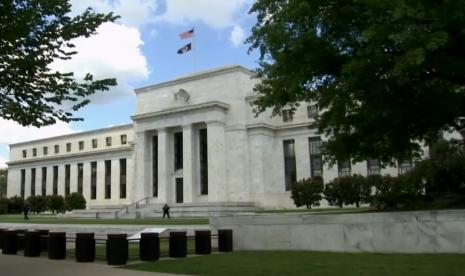 Gedung Federal Reserve di AS. Kepala Badan Supervisi Bank Indonesia (BSBI) Edhie Purnawan mengatakan Gubernur The Federal Reserve (The Fed) Jerome Powell merupakan salah satu orang yang bisa menyelesaikan konflik geopolitik antara Rusia dan Ukraina. 