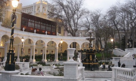 Gedung Institut Fisika Akademi Sains Nasional Azerbaijan.