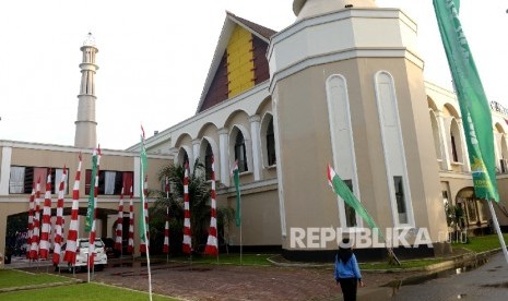 Gedung Islamic Center Ambon, Maluku, Jumat (25/2).