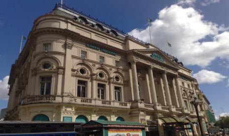 Gedung London Trocadero di London, Inggris yang rencananya akan dibangun masjid di lantai bawah tanahnya. Rencana tersebut mendapat penolakan dari kelompok sayap kanan Britain First.