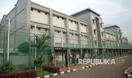 Gedung Rutan Cipinang, Jakarta Timur. Tak satupun kamera pengawas (CCTV) di Rutan Cipinang yang merekam aktivitas penembakan kaca ruang penjagaan.