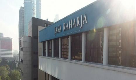 Gedung PT Jasa Raharja (Persero). PT Jasa Raharja menyerahkan santunan kepada keluarga korban kecelakaan pesawat Sriwijaya Air SJ 182 yang tidak lain adalah pramugari pesawat tersebut bernama Oke Dhurratul Jannah.