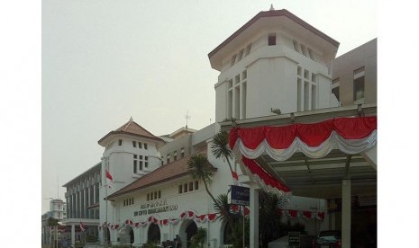 Gedung RSCM. Kemenkes menyebut adanya kasus dugaan bullying dokter di banyak rumah sakit, termasuk RSCM.