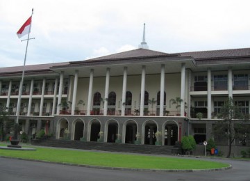 Gedung pusat  kampus UGM