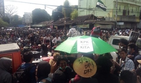 Gejayan Memanggil. Mahasiswa dari berbagai kampus di Yogyakarta menggelar aksi di Jalan Gejayan, Yogyakarta, Senin (23/9/2019).