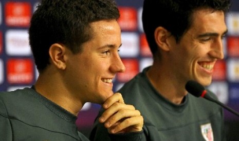 Gelandang Ander Herrera (kiri).