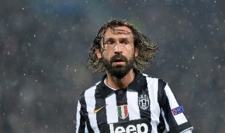 Gelandang Andrea Pirlo.