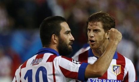 Gelandang Arda Turan.