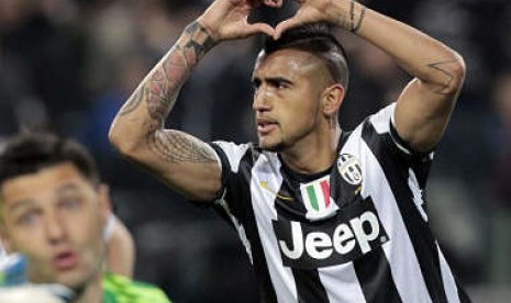 Gelandang Arturo Vidal.