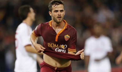 Gelandang AS Miralem Pjanic.