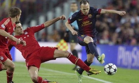 Andres Iniesta (kanan) (AP/Matthias Schrader)