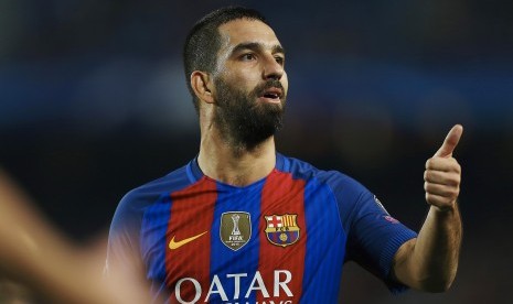 Gelandang Barcelona, Arda Turan mencetak hattrick pada laga Liga Champions lawan Borussia Muenchengladbach di Camp Nou, Rabu (7/12) dini hari WIB. Barca menang telak, 4-0.