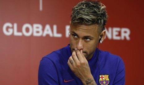 Gelandang Barcelona, Neymar Jr saat tur pramusim timnya di Tokyo, Jepang, Kamis (13/7).