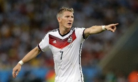 Gelandang Bayern Muenchen dan Jerman, Bastian Schweinsteiger