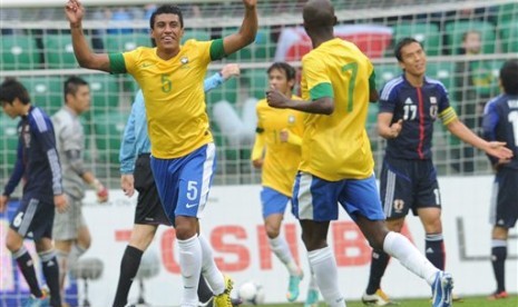 Gelandang Brasil, Paulinho, saat tampil di Olimpiade 2012 lalu.