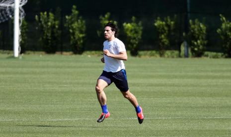 Gelandang Brescia, Sandro Tonali tengah jalani latihan, Senin (1/6).