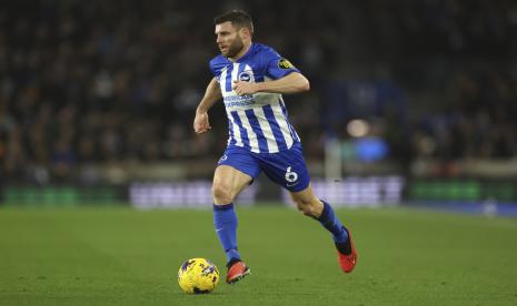 Gelandang Brighton and Hove Albion James Milner