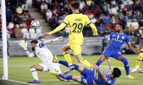 Gelandang Chelsea Kai Havertz (tengah) dalam pertandingan melawan Al Hilal di semifinal Piala Dunia Antarklub, di Stadion Mohammed Bin Zayed, Abu Dhabi, Uni Emirat Arab, Rabu (9/2/2022) malam WIB. Chelsea unggul 1-0 untuk melaju ke final. 