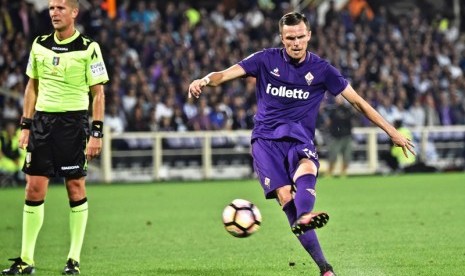 Gelandang Fiorentina Josip Ilicic gagal mengeksekusi penalti ke gawang AC Milan.