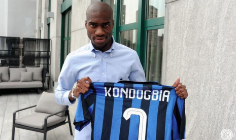 Gelandang Geoffrey Kondogbia.