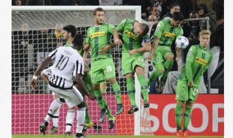 Tim Borussia Moenchengladbach (hijau).