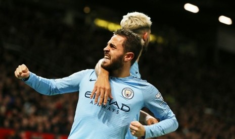 Gelandang Manchester City Bernardo Silva merayakan golnya ke gawang Manchester United.