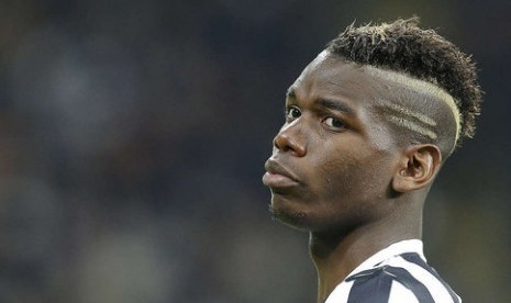 Gelandang Paul Pogba.