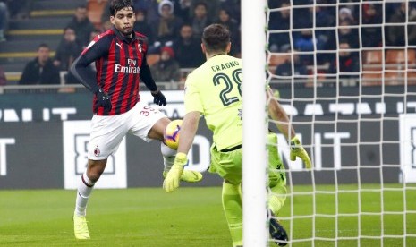 Gelandang serang AC Milan Lucas Paqueta saat menjebol gawang Cagliari.