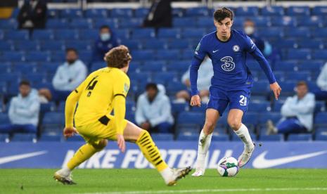 Gelandang serang Chelsea Kai Havertz (kanan) mencetak hattrick ke gawang Barnsley dalam pertandingan Piala Liga Inggris..