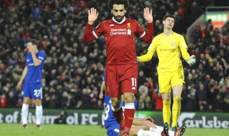 Gelandang serang Liverpool, Mohamed Salah merayakan gol ke gawang Chelsea pada laga Liga Primer Inggris, di Anfield, Ahad (26/11) dini hari WIB.