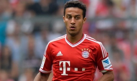 Gelandang Thiago Alcantara