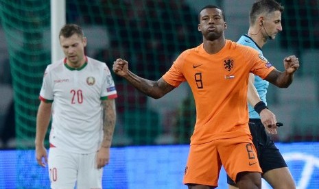 Gelandang timnas Belanda, Georginio Wijnaldum (kanan) saat merayakan gol.