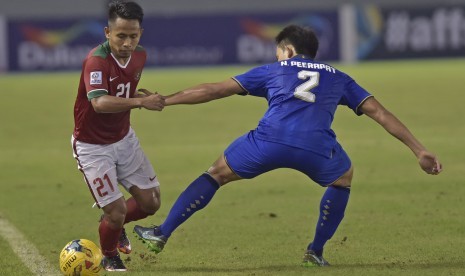 Gelandang timnas Indonesia, Andik Vermansah pada laga Piala AFF 2016 lawan Thailand, akhir pekan lalu.