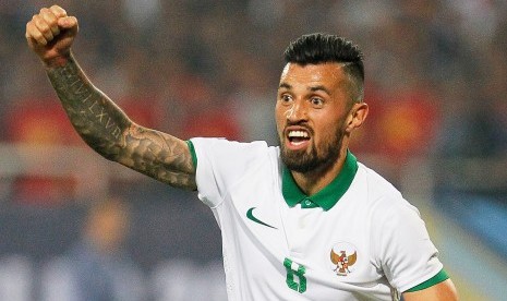 Gelandang timnas Indonesia, Stefano Lilipaly merayakan golnya ke gawang Vietnam pada laga semifinal Piala AFF 2016, di stadion My Dinh, Rabu (7/12). Indonesia lolos ke babak final. 